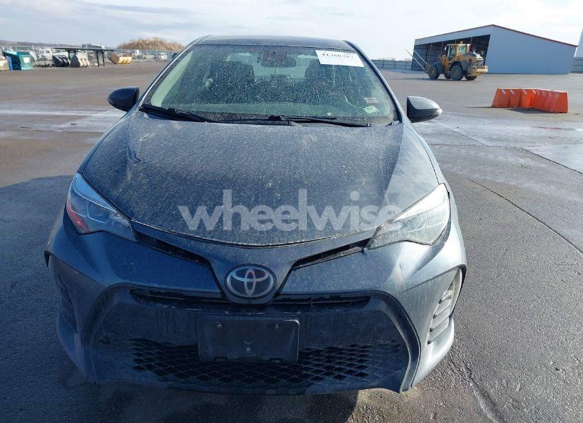 Photo 12 of 2018 Toyota Corolla SE (VIN 5YFBURHE8JP832372)