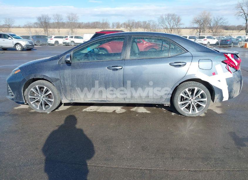 Photo 14 of 2018 Toyota Corolla SE (VIN 5YFBURHE8JP832372)