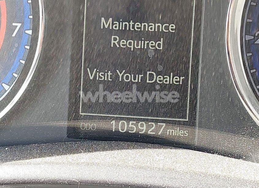 Photo 15 of 2018 Toyota Corolla SE (VIN 5YFBURHE8JP832372)