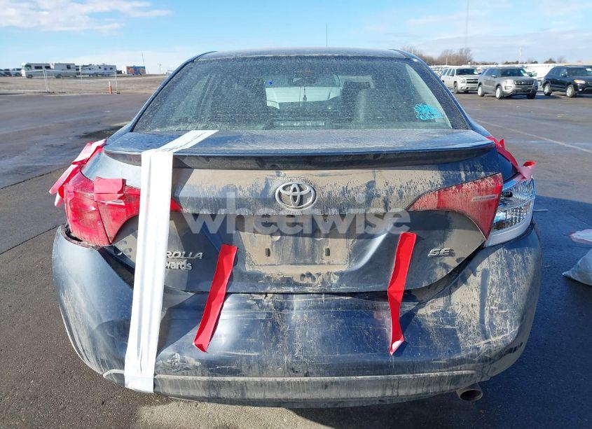 Photo 16 of 2018 Toyota Corolla SE (VIN 5YFBURHE8JP832372)