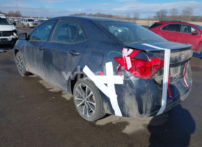 Photo 3 of 2018 Toyota Corolla SE (VIN 5YFBURHE8JP832372)