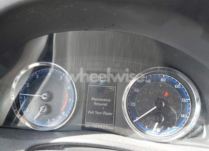 Photo 7 of 2018 Toyota Corolla SE (VIN 5YFBURHE8JP832372)