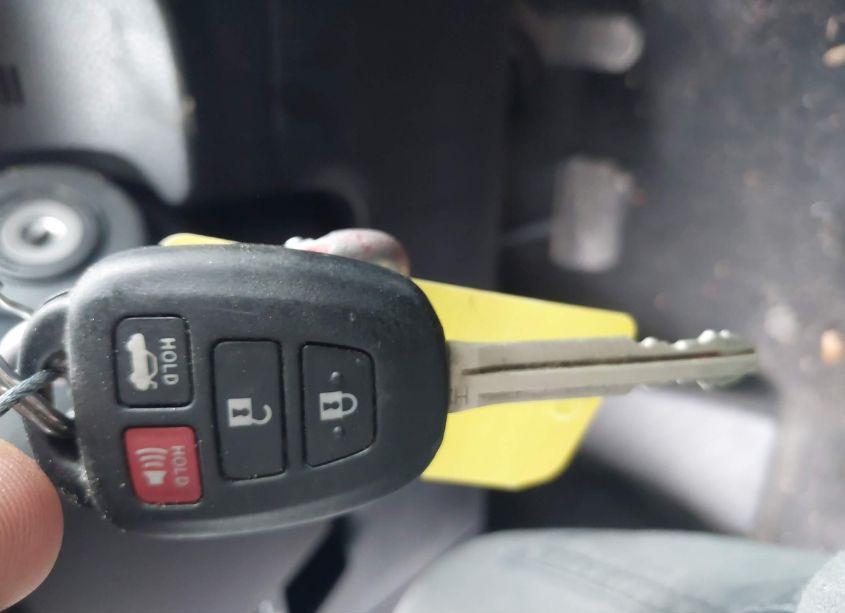 Photo 11 of 2018 Toyota Corolla LE (VIN 5YFBURHE8JP832856)