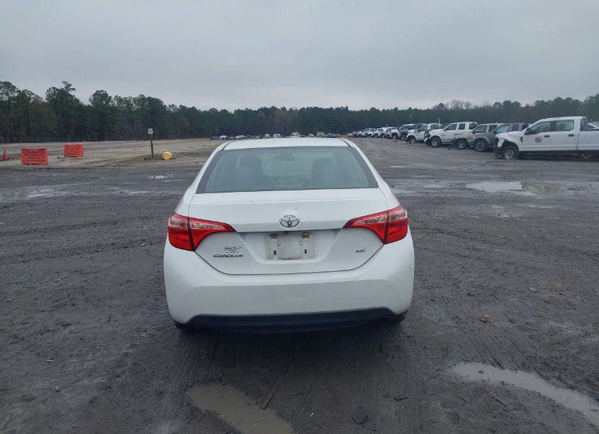 Photo 16 of 2018 Toyota Corolla LE (VIN 5YFBURHE8JP832856)