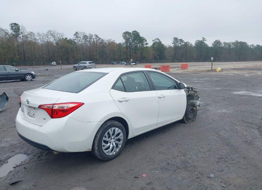 Photo 4 of 2018 Toyota Corolla LE (VIN 5YFBURHE8JP832856)