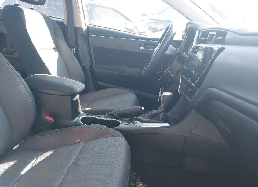 Photo 5 of 2018 Toyota Corolla LE (VIN 5YFBURHE8JP832856)