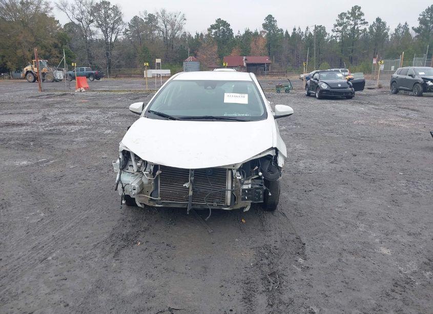 Photo 6 of 2018 Toyota Corolla LE (VIN 5YFBURHE8JP832856)