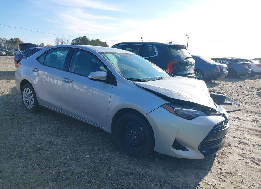 2018 Toyota Corolla LE (VIN 5YFBURHE8JP848247) main photo