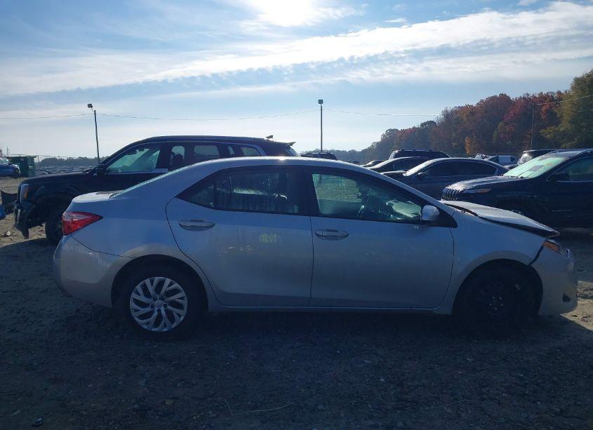 Photo 13 of 2018 Toyota Corolla LE (VIN 5YFBURHE8JP848247)