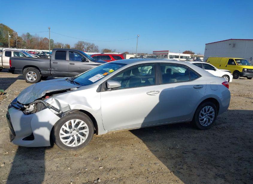 Photo 14 of 2018 Toyota Corolla LE (VIN 5YFBURHE8JP848247)