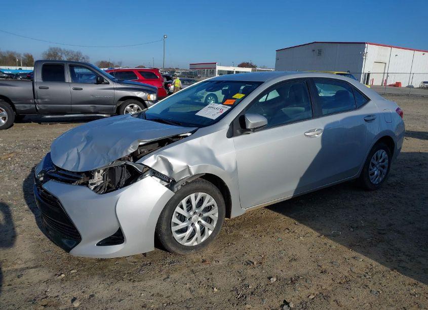 Photo 2 of 2018 Toyota Corolla LE (VIN 5YFBURHE8JP848247)