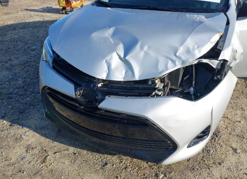 Photo 6 of 2018 Toyota Corolla LE (VIN 5YFBURHE8JP848247)