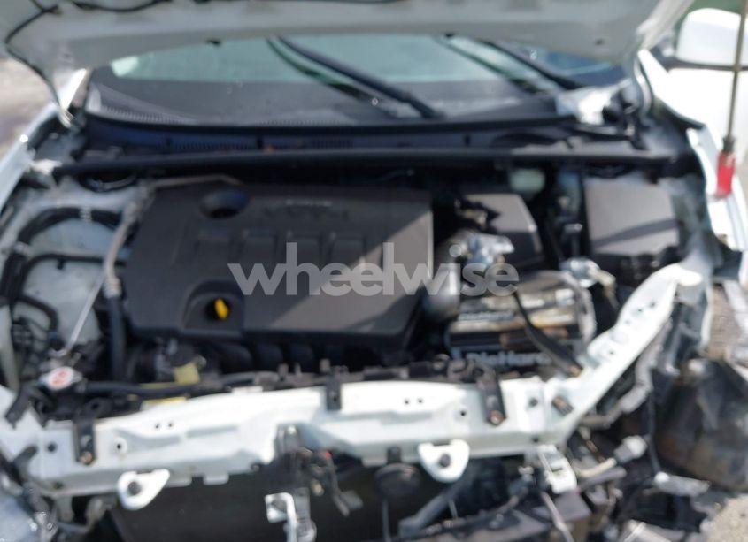 Photo 10 of 2018 Toyota Corolla LE (VIN 5YFBURHE8JP850273)