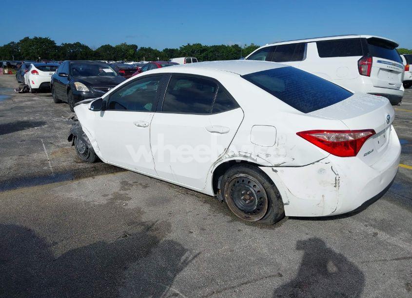 Photo 3 of 2018 Toyota Corolla LE (VIN 5YFBURHE8JP850273)