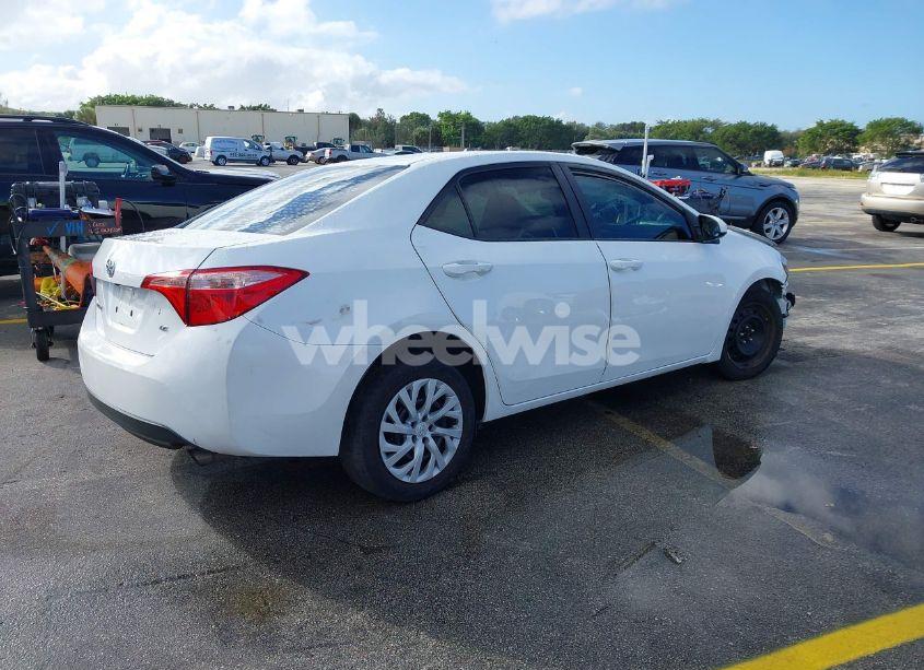 Photo 4 of 2018 Toyota Corolla LE (VIN 5YFBURHE8JP850273)