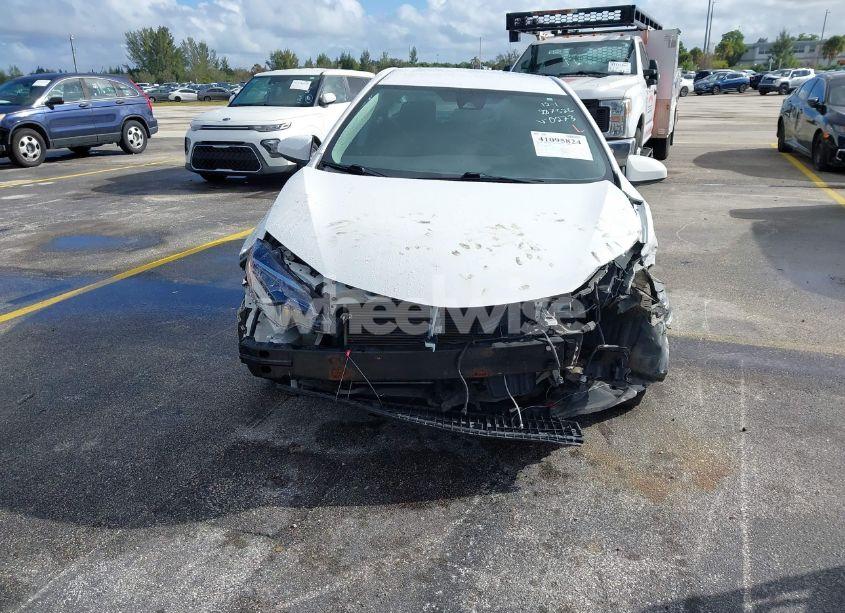 Photo 6 of 2018 Toyota Corolla LE (VIN 5YFBURHE8JP850273)