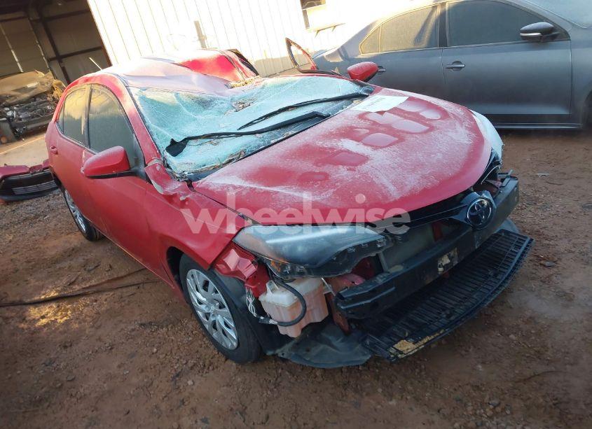 2018 Toyota Corolla LE (VIN 5YFBURHE8JP852086) main photo