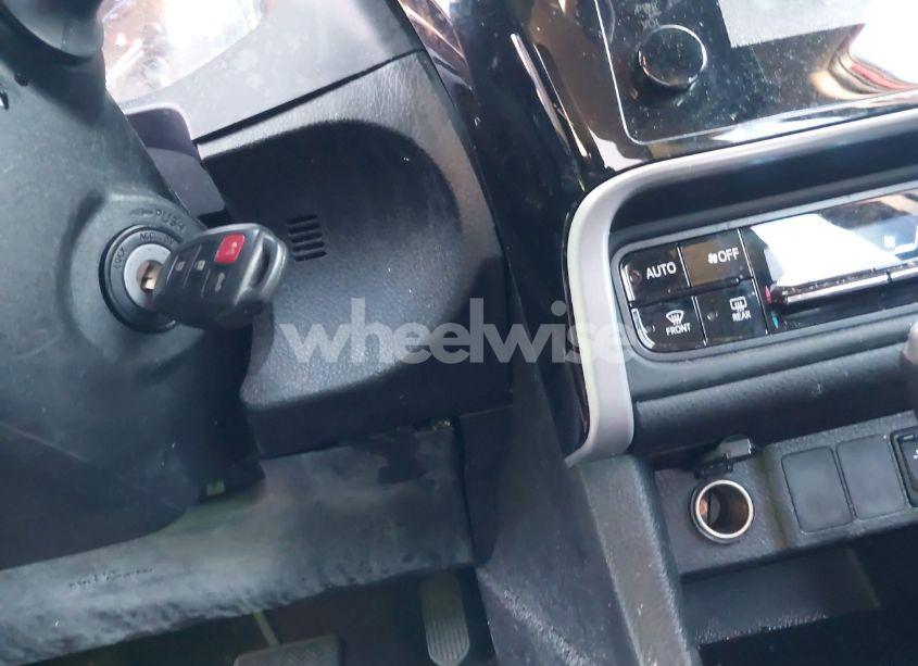 Photo 11 of 2018 Toyota Corolla LE (VIN 5YFBURHE8JP852086)