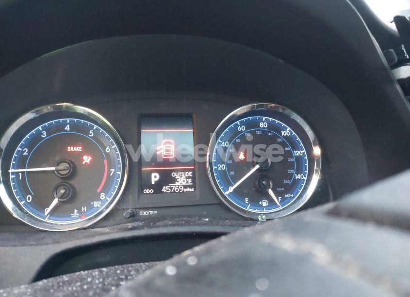 Photo 7 of 2018 Toyota Corolla LE (VIN 5YFBURHE8JP852086)