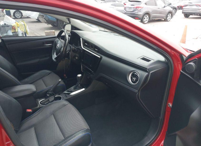 Photo 5 of 2018 Toyota Corolla SE (VIN 5YFBURHE8JP853481)