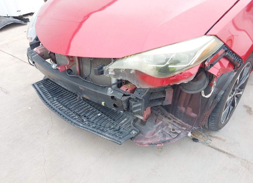 Photo 6 of 2018 Toyota Corolla SE (VIN 5YFBURHE8JP853481)