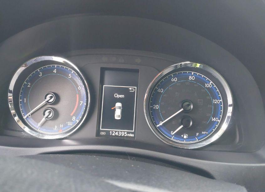 Photo 7 of 2018 Toyota Corolla SE (VIN 5YFBURHE8JP853481)