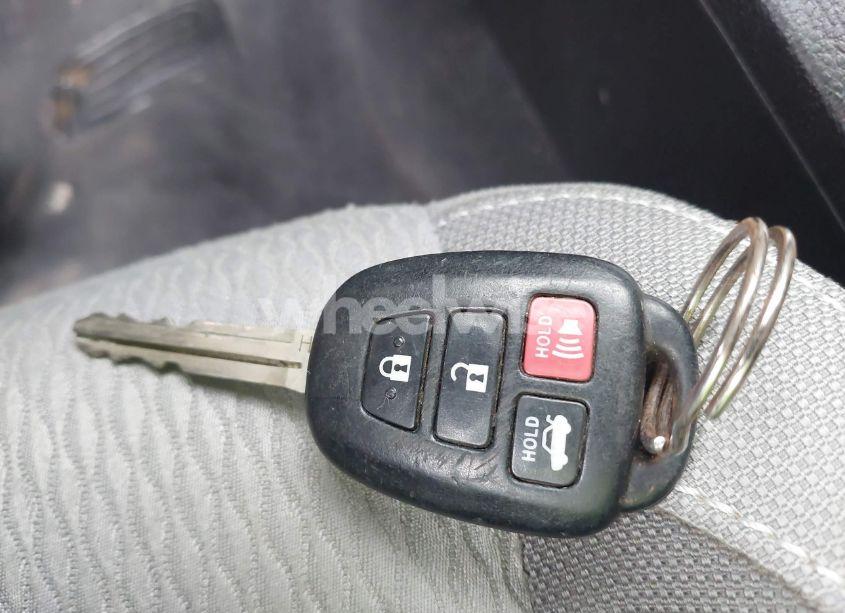 Photo 11 of 2018 Toyota Corolla LE (VIN 5YFBURHE8JP854274)