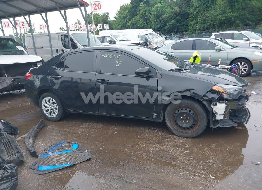 Photo 14 of 2018 Toyota Corolla LE (VIN 5YFBURHE8JP854274)