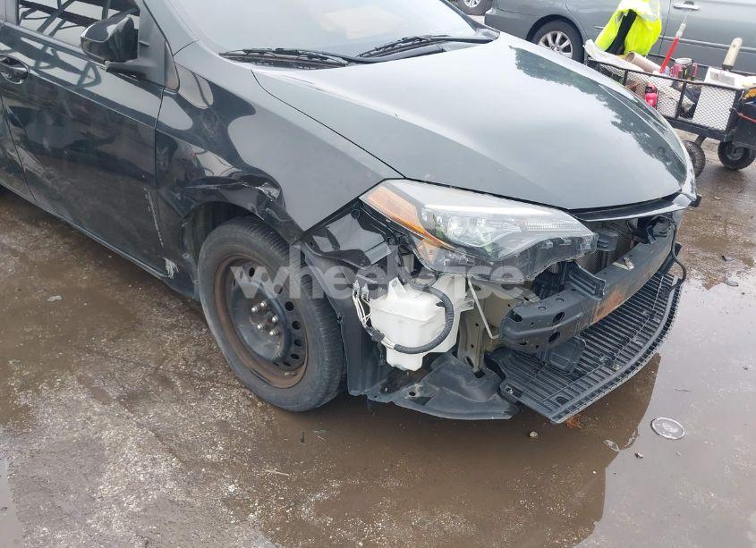 Photo 18 of 2018 Toyota Corolla LE (VIN 5YFBURHE8JP854274)