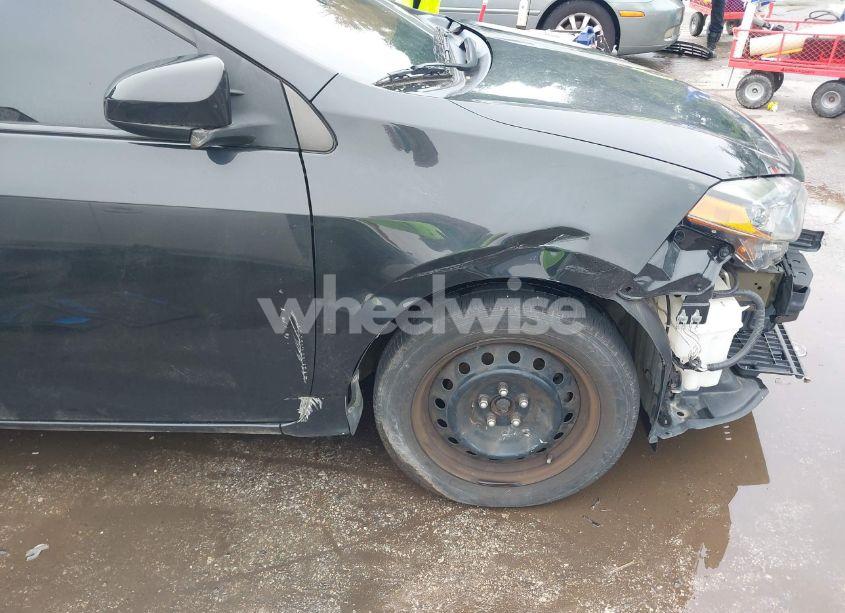 Photo 19 of 2018 Toyota Corolla LE (VIN 5YFBURHE8JP854274)