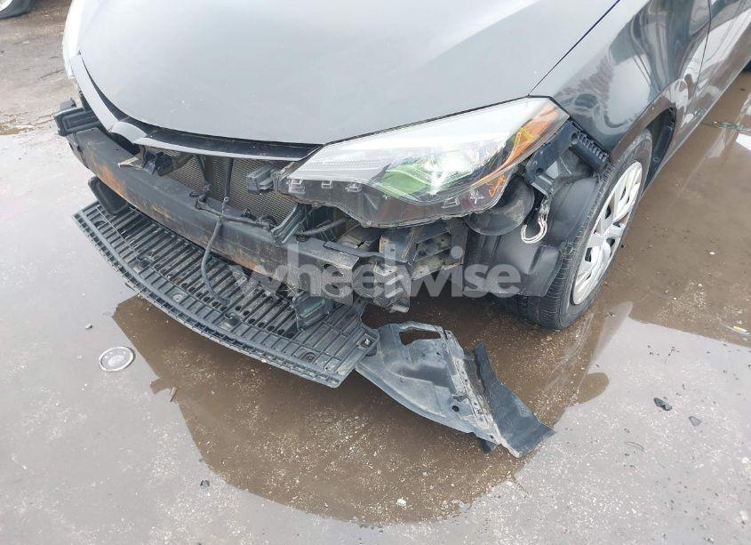 Photo 6 of 2018 Toyota Corolla LE (VIN 5YFBURHE8JP854274)