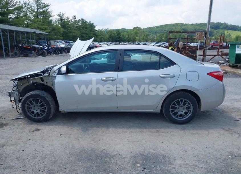 Photo 15 of 2018 Toyota Corolla L (VIN 5YFBURHE8JP854324)