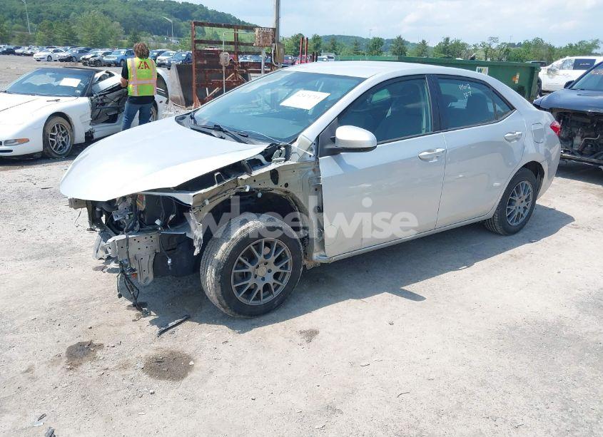 Photo 2 of 2018 Toyota Corolla L (VIN 5YFBURHE8JP854324)