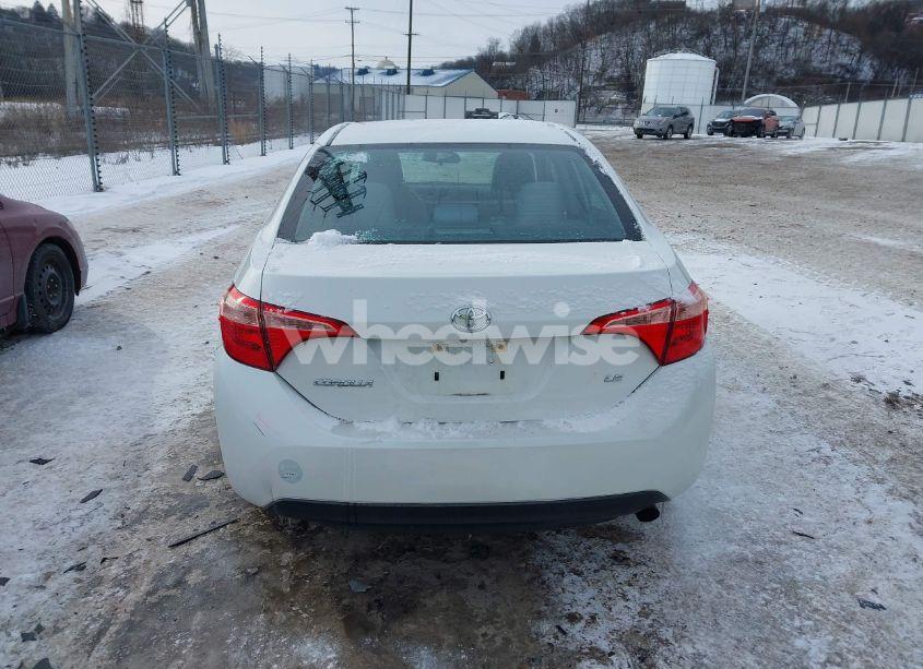 Photo 16 of 2018 Toyota Corolla LE (VIN 5YFBURHE8JP855358)