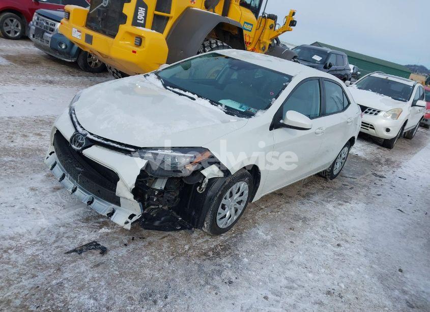 Photo 2 of 2018 Toyota Corolla LE (VIN 5YFBURHE8JP855358)
