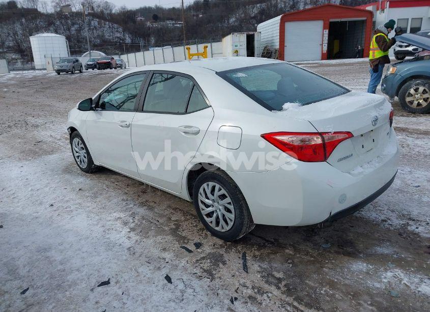 Photo 3 of 2018 Toyota Corolla LE (VIN 5YFBURHE8JP855358)