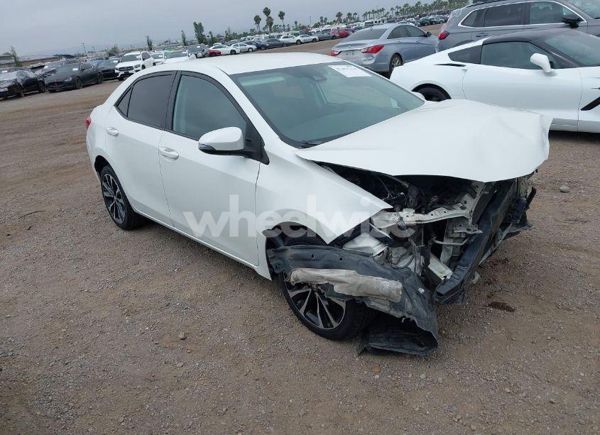 2019 Toyota Corolla SE (VIN 5YFBURHE8KP863767) main photo