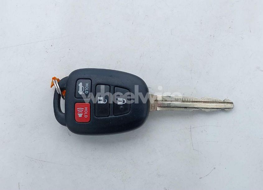 Photo 11 of 2019 Toyota Corolla SE (VIN 5YFBURHE8KP863767)