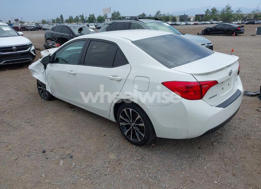 Photo 3 of 2019 Toyota Corolla SE (VIN 5YFBURHE8KP863767)