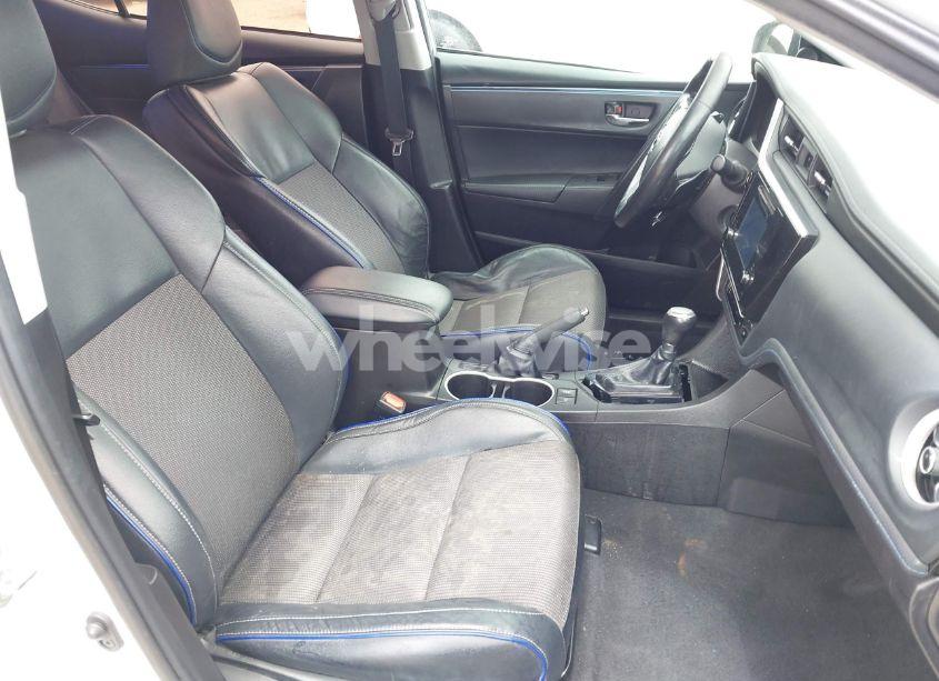 Photo 5 of 2019 Toyota Corolla SE (VIN 5YFBURHE8KP863767)