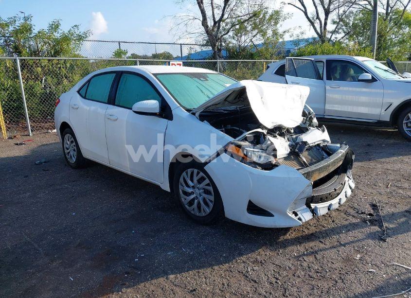 2019 Toyota Corolla LE (VIN 5YFBURHE8KP866717) main photo