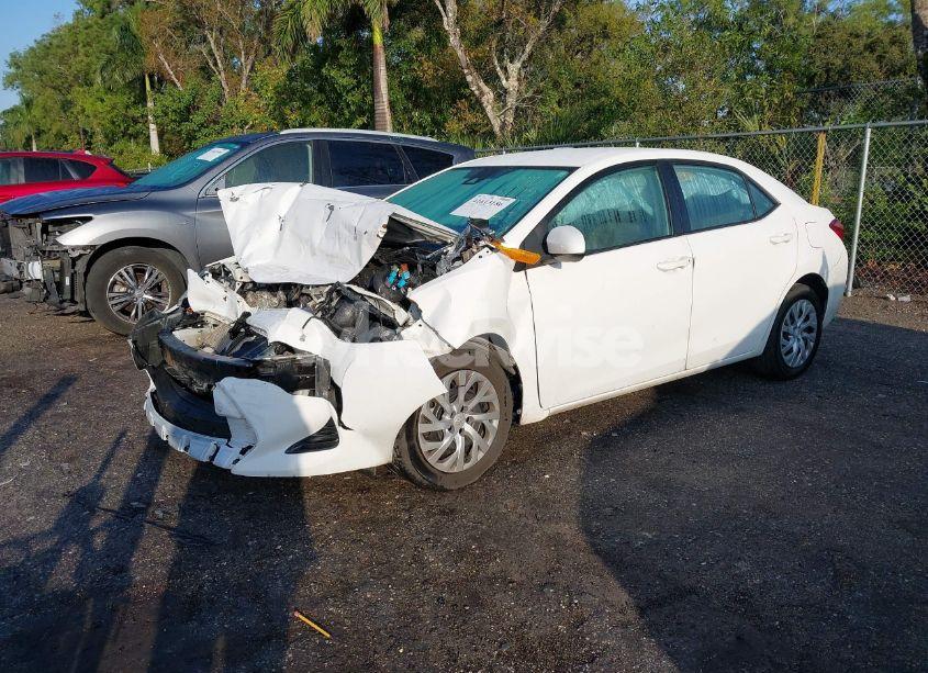 Photo 2 of 2019 Toyota Corolla LE (VIN 5YFBURHE8KP866717)