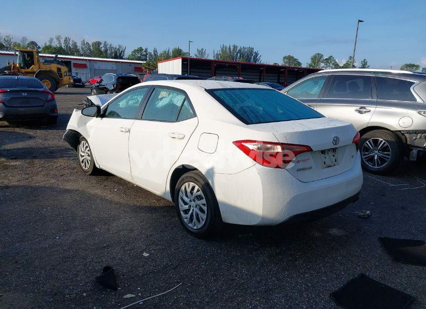 Photo 3 of 2019 Toyota Corolla LE (VIN 5YFBURHE8KP866717)