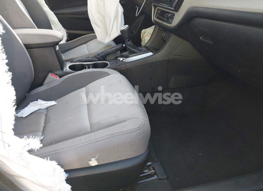 Photo 5 of 2019 Toyota Corolla LE (VIN 5YFBURHE8KP866717)