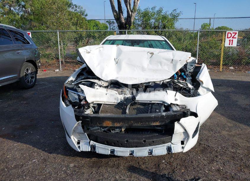 Photo 6 of 2019 Toyota Corolla LE (VIN 5YFBURHE8KP866717)