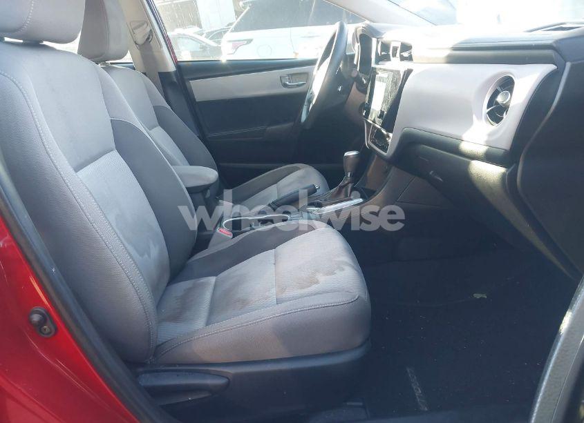 Photo 5 of 2019 Toyota Corolla LE (VIN 5YFBURHE8KP876406)