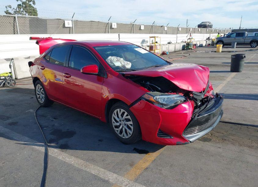 2019 Toyota Corolla LE (VIN 5YFBURHE8KP888054) main photo