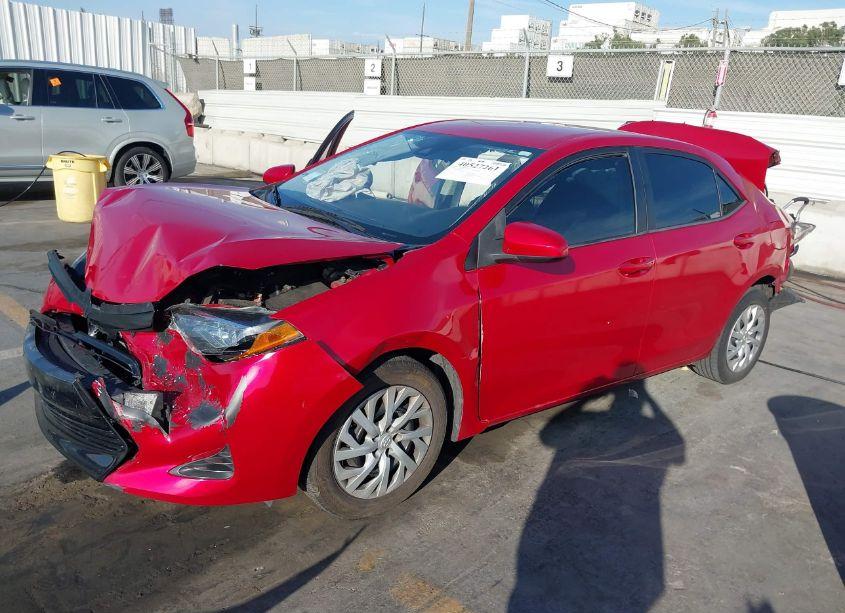 Photo 2 of 2019 Toyota Corolla LE (VIN 5YFBURHE8KP888054)