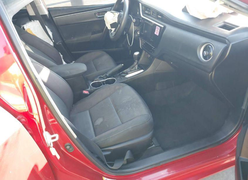 Photo 5 of 2019 Toyota Corolla LE (VIN 5YFBURHE8KP888054)