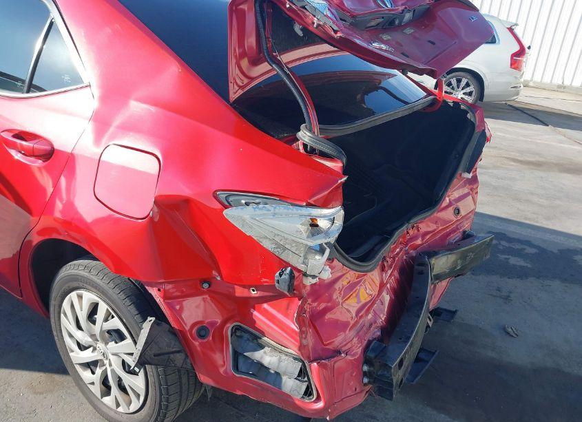 Photo 6 of 2019 Toyota Corolla LE (VIN 5YFBURHE8KP888054)